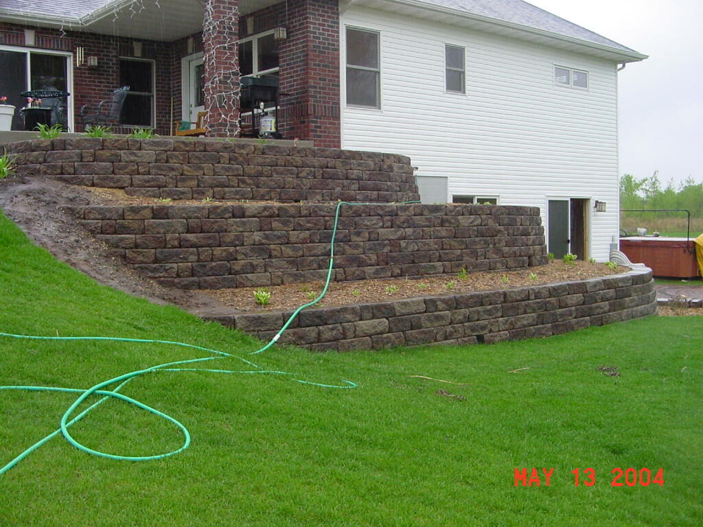 Walls and Raised Back Patio | retaining walls and pavers