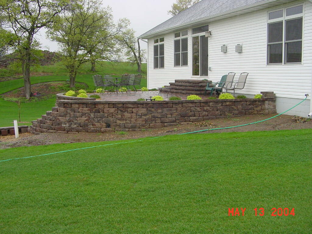 Walls and Raised Back Patio | retaining walls and pavers